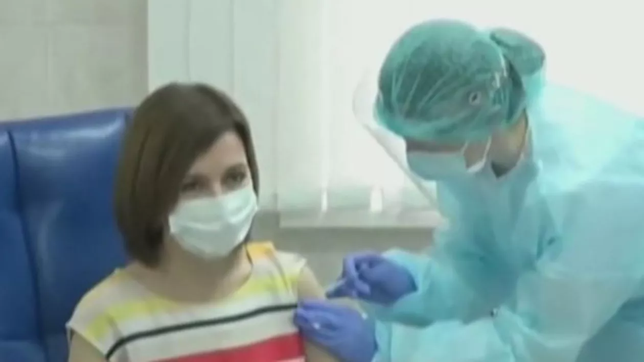 Maia Sandu s-a vaccinat împotriva COVID-19 cu prima doză de la AstraZeneca (VIDEO)