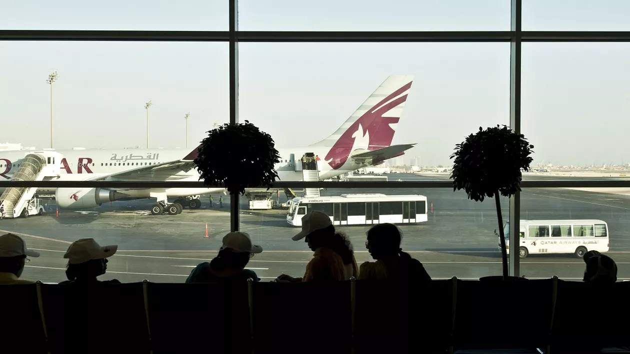 Zeci de români, blocați pe un aeroport din Italia. Pasagerii susțin că nu li s-a spus că trebuie să se testeze împotriva COVID-19 ca se să poată întoarce în România