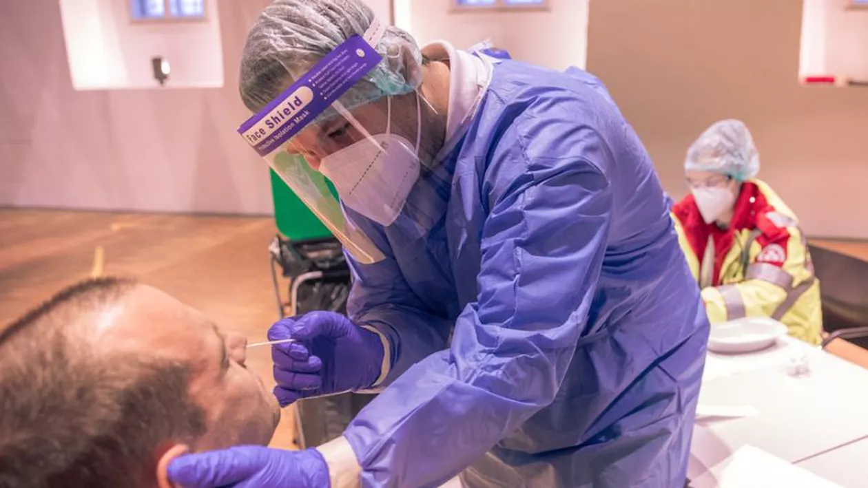 Ministerul Sănătății a aprobat testarea rapidă în farmacii pentru depistarea COVID-19. Condițiile în care se desfășoară activitatea