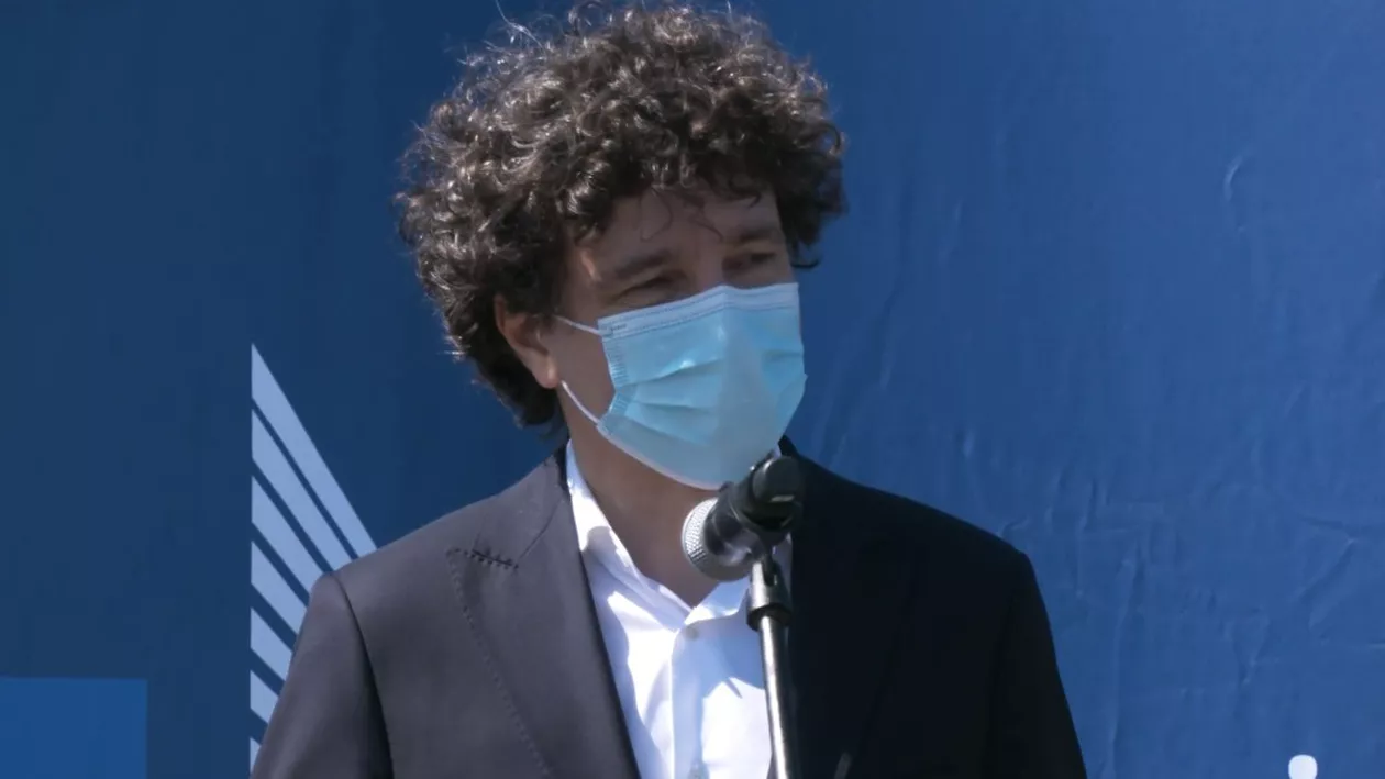 Nicuşor Dan anunţă că a semnat contractul cu Astra Arad pentru furnizarea a 100 de tramvaie. Primul prototip va fi livrat în august 2022 (VIDEO)
