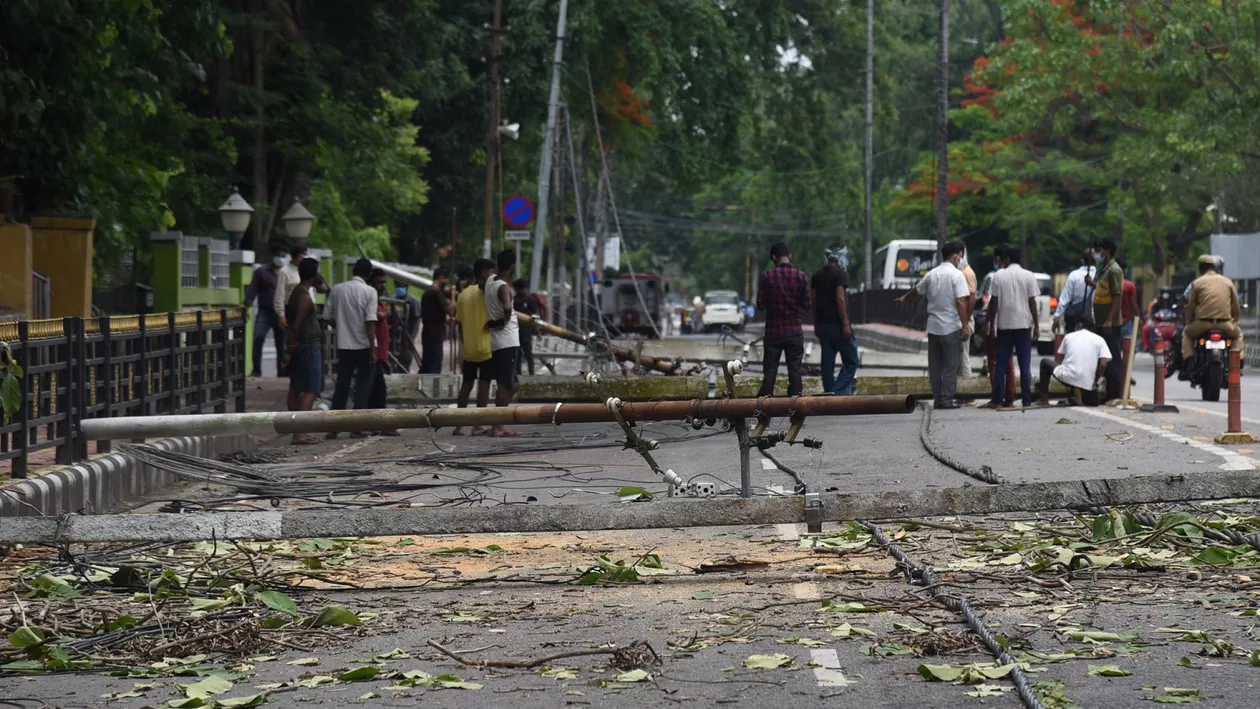 Mii de persoane evacuate de pe coasta de vest a Indiei, din calea Ciconului Tauktae, care a provocat deja pagube serioase. Bilanțul deceselor a ajuns la 6