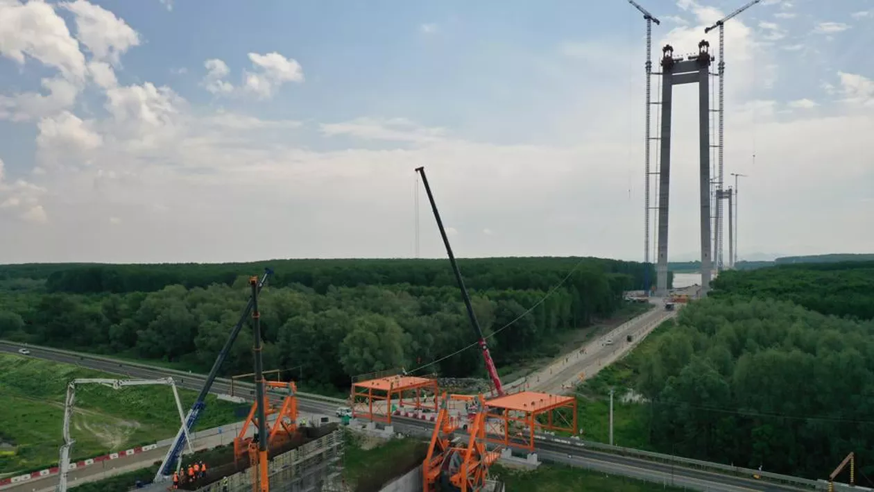 Cătălin Drulă: Începe ridicarea platformei de lucru la Podul suspendat de la Brăila / Cablurile cântăresc 6.700 de tone