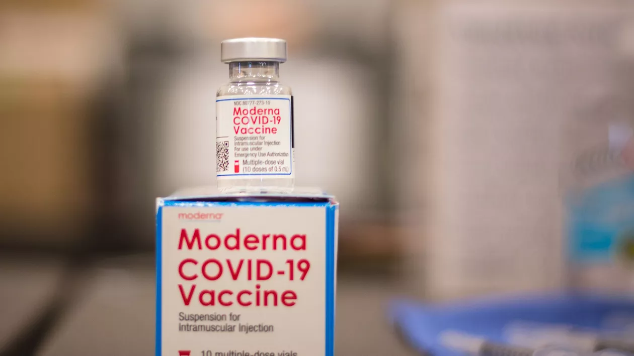 România primește, vineri, încă 128.400 de doze din vaccinul Moderna