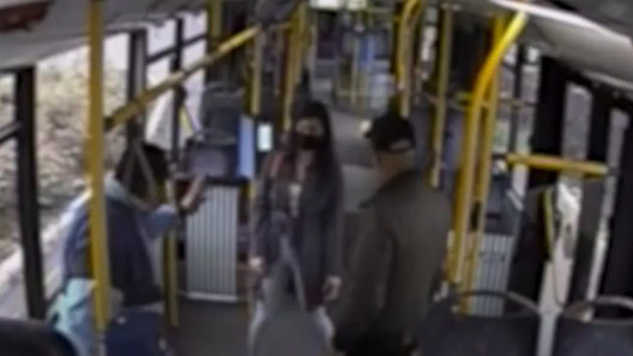 Cluj-Napoca: O tânără a lovit controlorul care o prinsese fără bilet în autobuz (VIDEO)