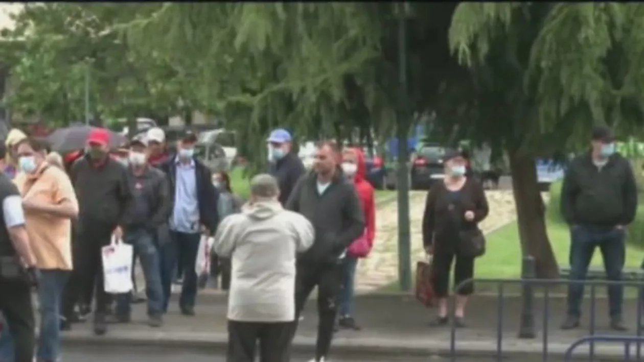 UPDATE: Cozi uriașe la al doilea maraton de vaccinare împotriva COVID-19 din București. Peste 7.200 de persoane imunizate până la ora prânzului (VIDEO)