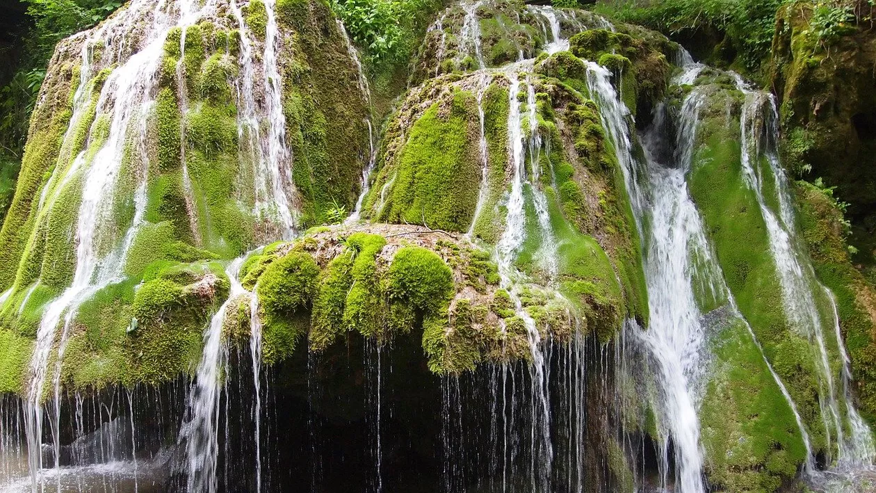 Directorul Parcului Național Cheile Nerei: Greutatea Cascadei Bigăr fiind tot mai mare, aceasta s-a prăbușit. În ultimii 33 de ani nu s-a efectuat nicio lucrare suplimentară în zonă (VIDEO)