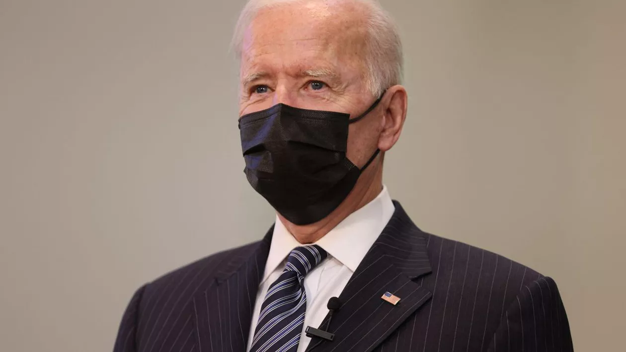 Președintele Joe Biden a retras miercuri o serie de ordine executive din perioada administrației Trump care au încercat să interzică noi descărcări ale aplicațiilor WeChat și TikTok