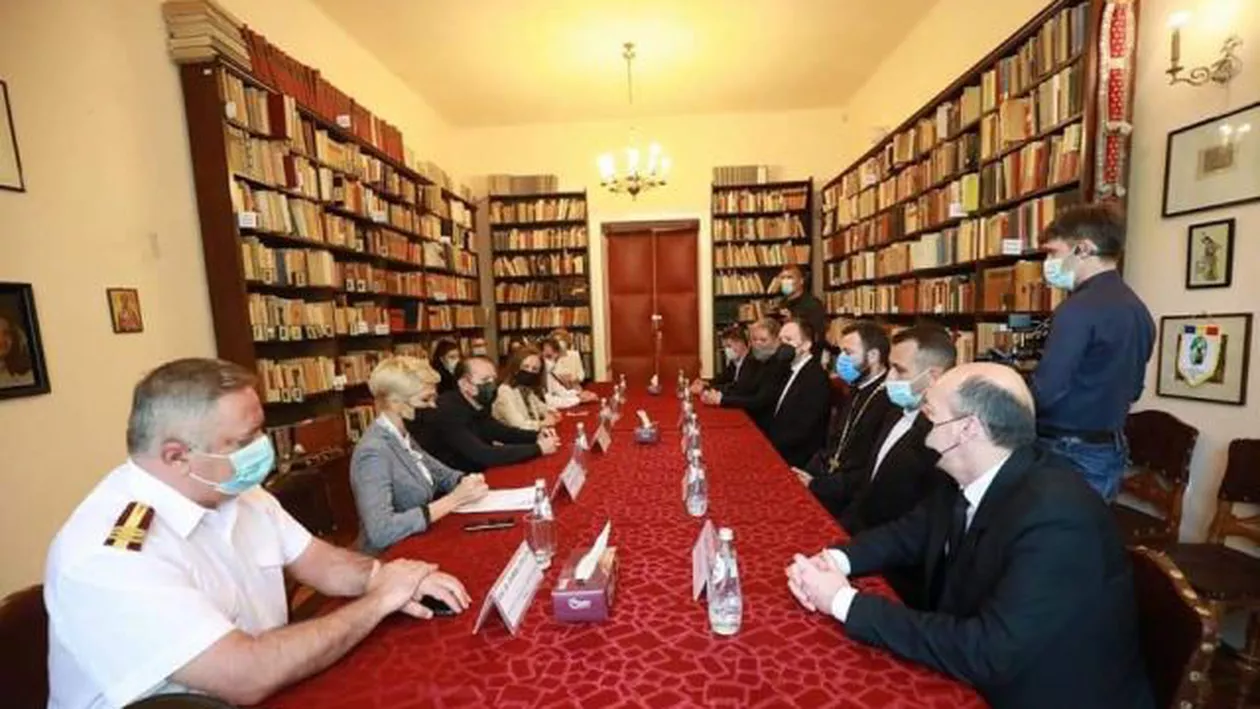 Premierul Florin Cîțu și ministrul Muncii, Raluca Turcan, întâlnire cu reprezentanții cultelor religioase, la Sibiu, pentru accelerarea campaniei de vaccinare