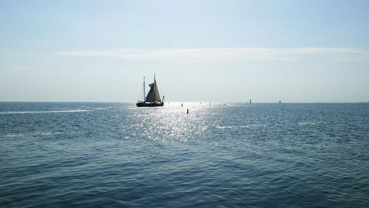 Constanța: Un velier pe care se aflau trei persoane s-a răsturnat pe lacul Siutghiol. Intervenție de urgență a echipajelor de salvare