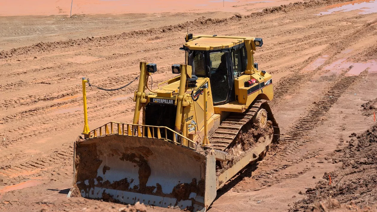 Gropi cu rămășițe umane, descoperite pe șantierul drumului expres Craiova-Pitești: Ce se întâmplă cu lucrările