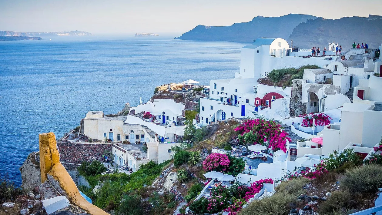 Condițiile de intrare în Grecia, modificate. Turiștii, primiți și cu teste rapide antigen. Nu trebuie prezentate teste în cazul copiilor sub 12 ani