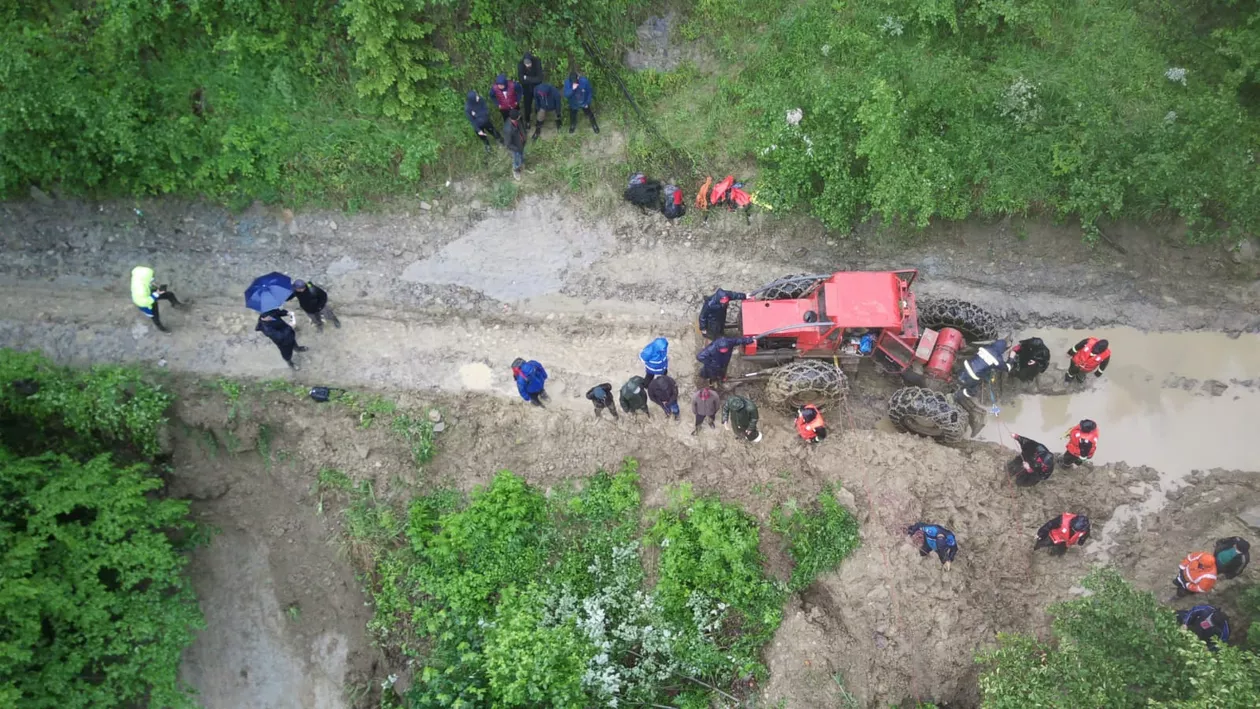 Salvamontiștii din România acuză Jandarmeria din Vrancea că s-a lăudat cu acțiunea lor de salvare: Așa e când privitorii se cred mari salvatori”