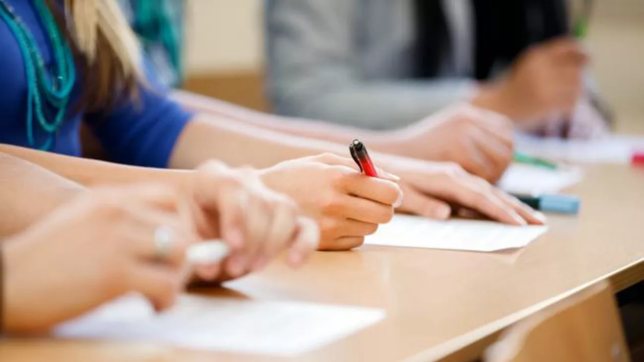 Ministerul Educaţiei: 123.250 de candidaţi, respectiv 93,95% dintre cei înscrişi, s-au prezentat la proba de matematică a Evaluării Naţionale