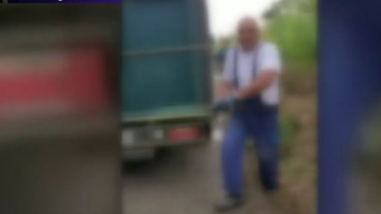 Vidanjă golită pe marginea drumului, într-un cartier din București