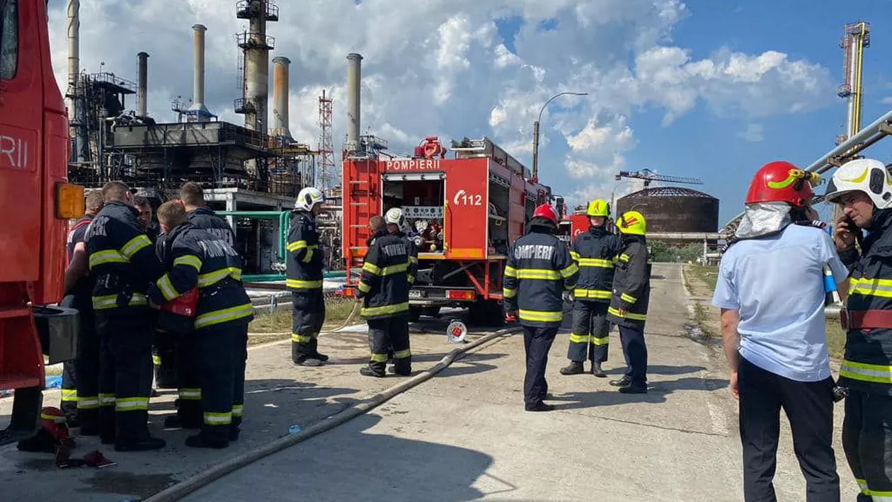 Fisurarea unei conducte, cauza probabilă a exploziei de la Petromidia. Director general: „Suflul propagat a generat trei focare”