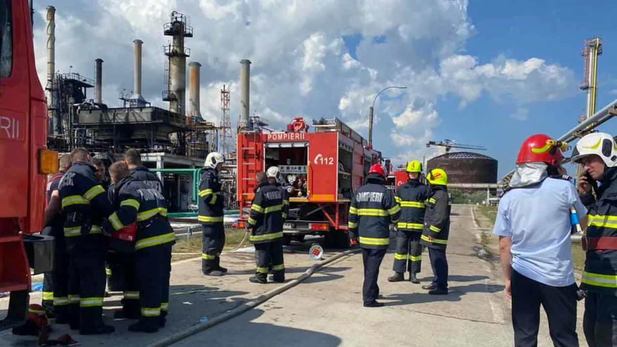 Amendă de 50.000 de lei, aplicată de Garda de Mediu Constanța, după explozia de la Petromidia