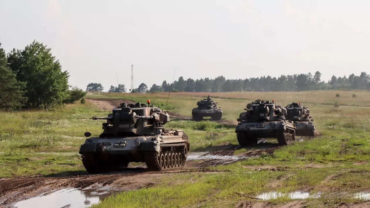 Anunţ de ultimă oră pentru tinerii din România: Armata începe recrutarea! Sunt chemaţi sub arme!