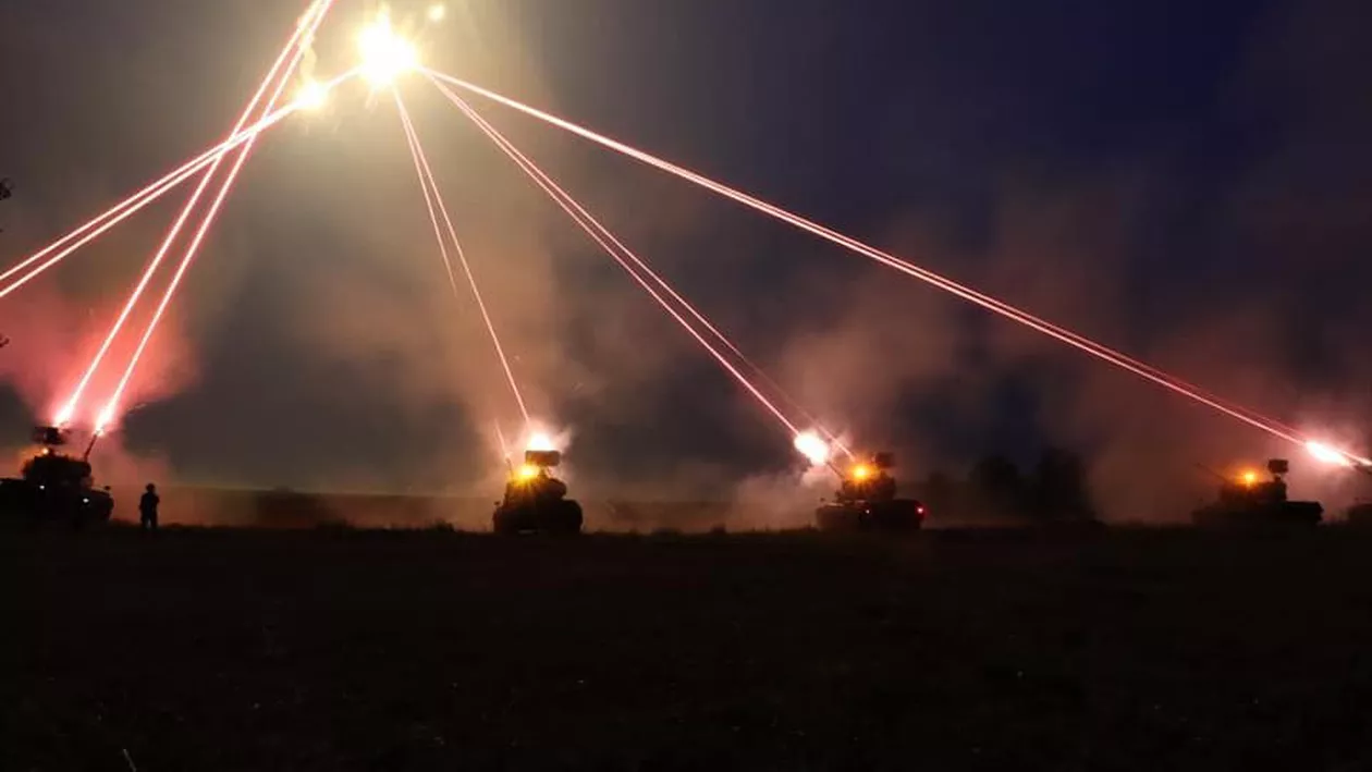 Detașamentul Sky Guardians al României a luminat cerul deasupra zonei de antrenament Bemowo Piskie din Polonia