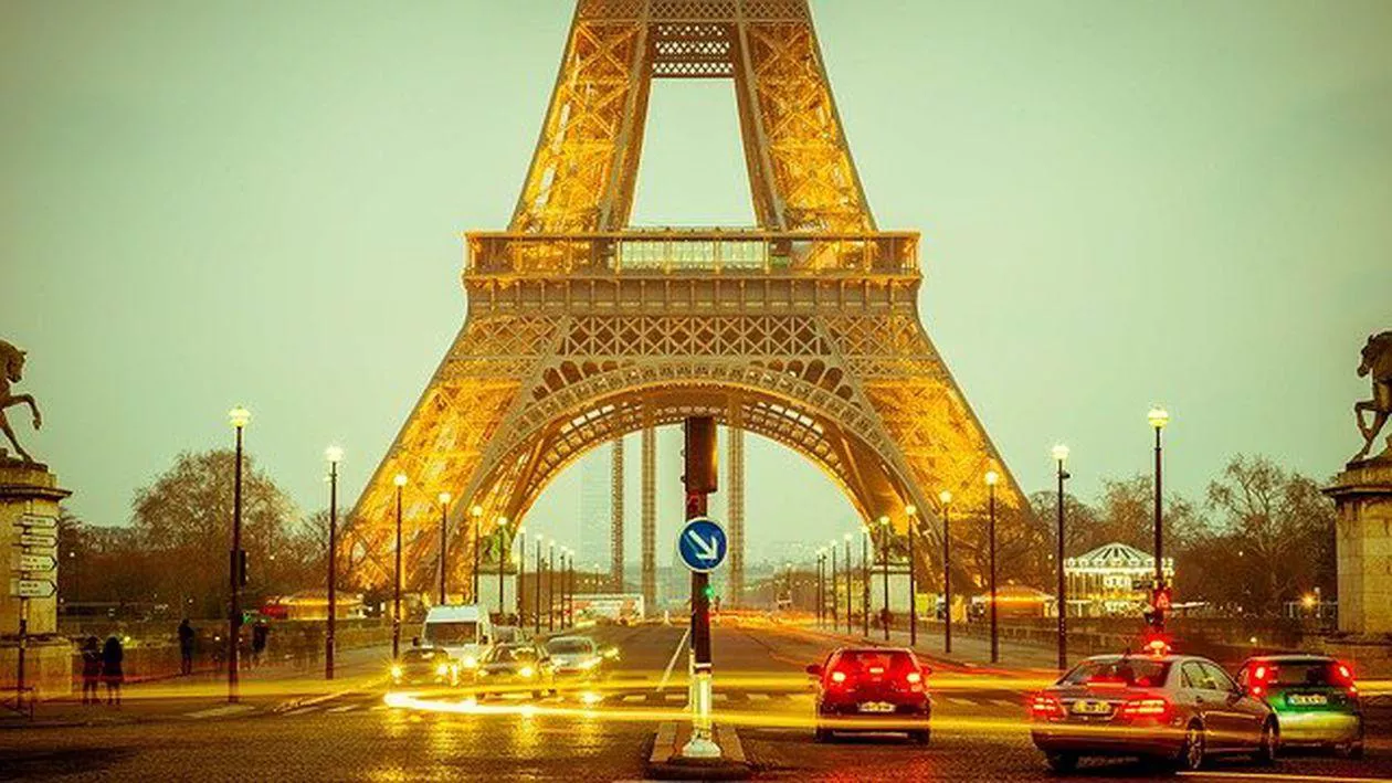 Turnul Eiffel a fost redeschis vineri, după opt luni de la închiderea sa din cauza pandemiei de Covid-19