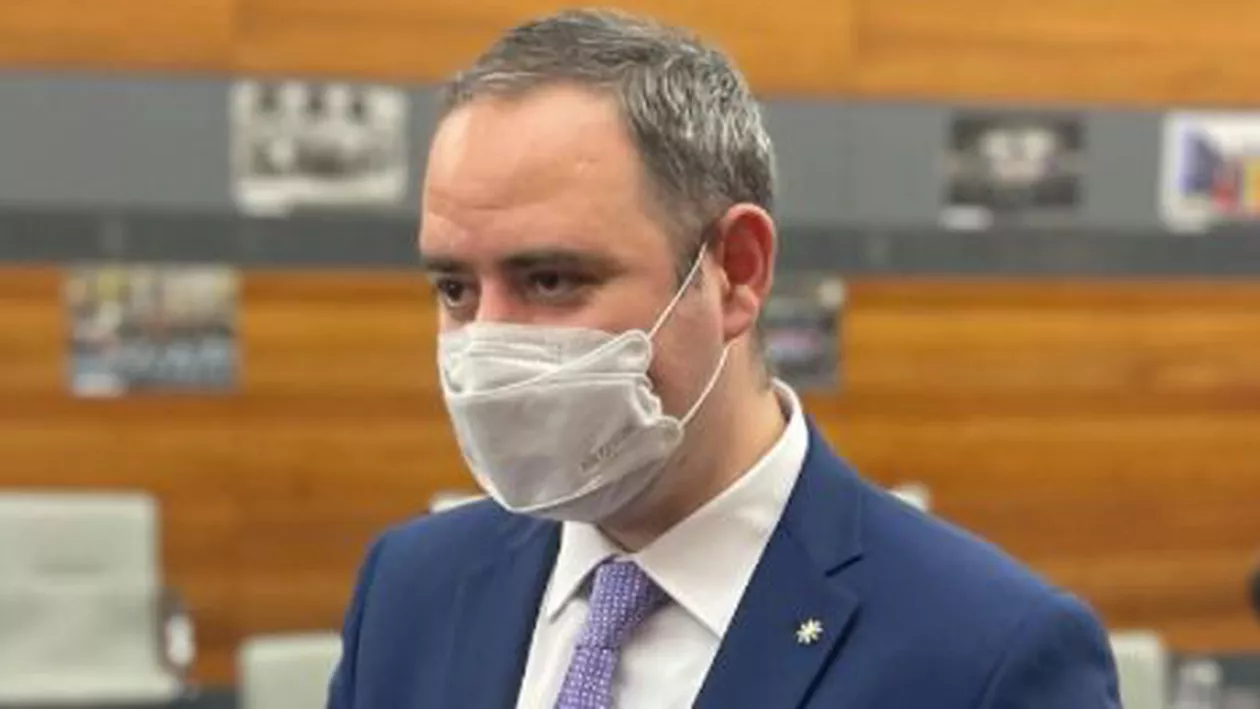 Alexandru Nazare explică de ce s-a opus semnării contractelor privind vaccinurile anti-COVID: De ce să aruncăm doze la canal și să plătim bani aiurea când putem să îi gestionăm cu cap