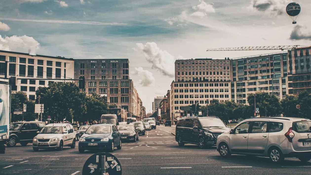 UE pregătește sfârșitul mașinilor pe benzină și diesel, principalul mijloc de transport de pe continent