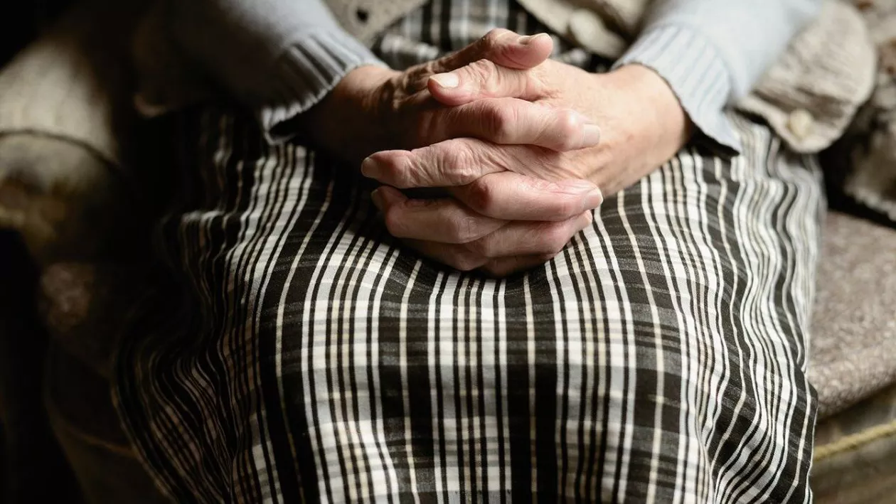 Românii, stimulați să muncească peste vârsta de pensionare. Ce sumă ar urma să primească de la stat