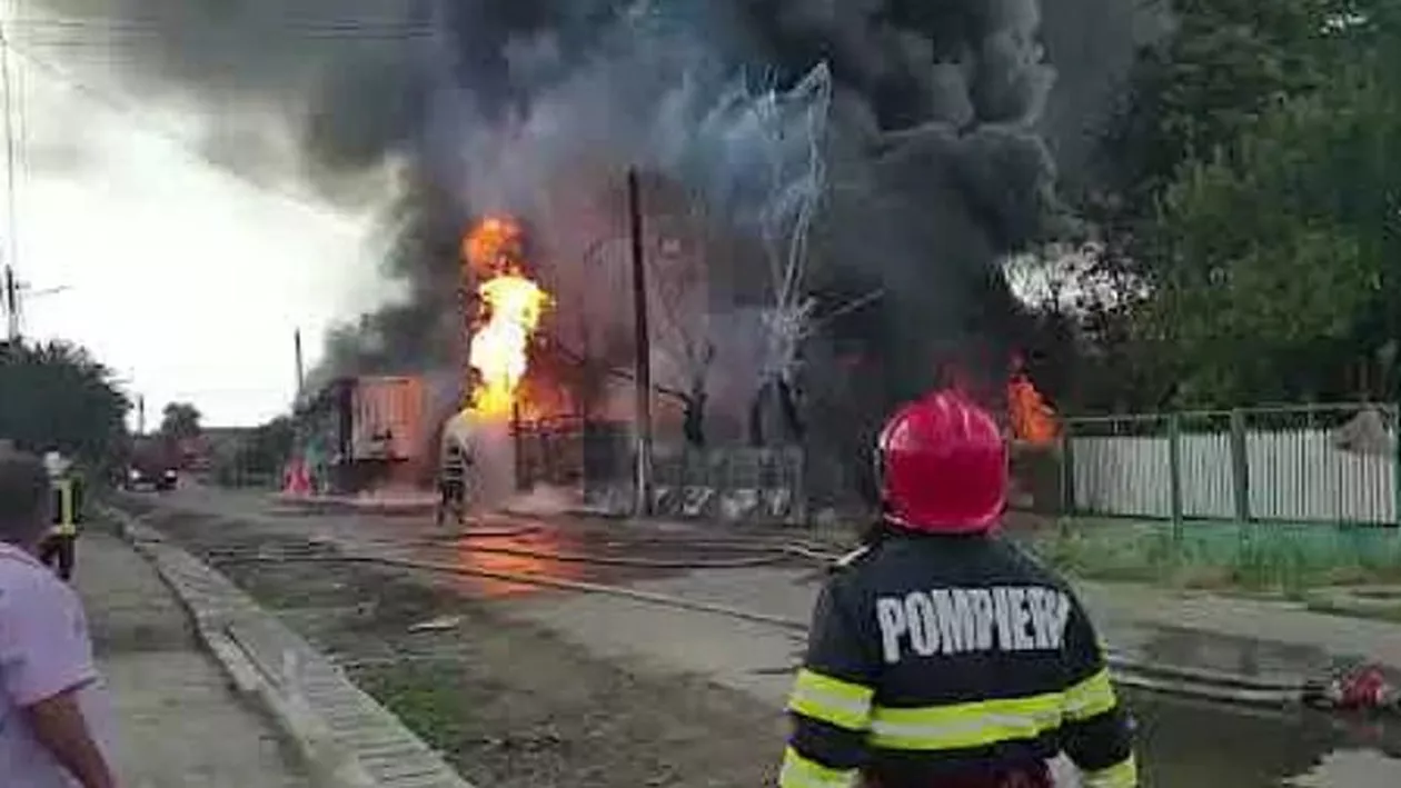 Prahova: Incendiu devastator la un depozit de butelii. Două persoane au suferit arsuri grave (VIDEO)