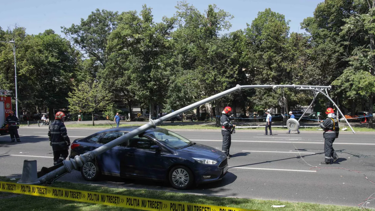 Șoferul unei mașini avariate, după aterizarea de urgență a elicopterului american: „Am încercat să accelerez cât am putut. Lumea era panicată, speriată”