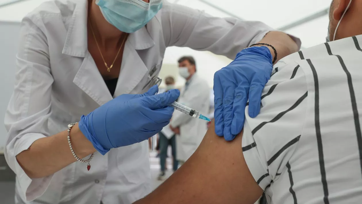 Biserica Ortodoxă Rusă le cere credincioșilor să se imunizeze anti-COVID-19: „Vaccinaţi-vă sau căiţi-vă!”