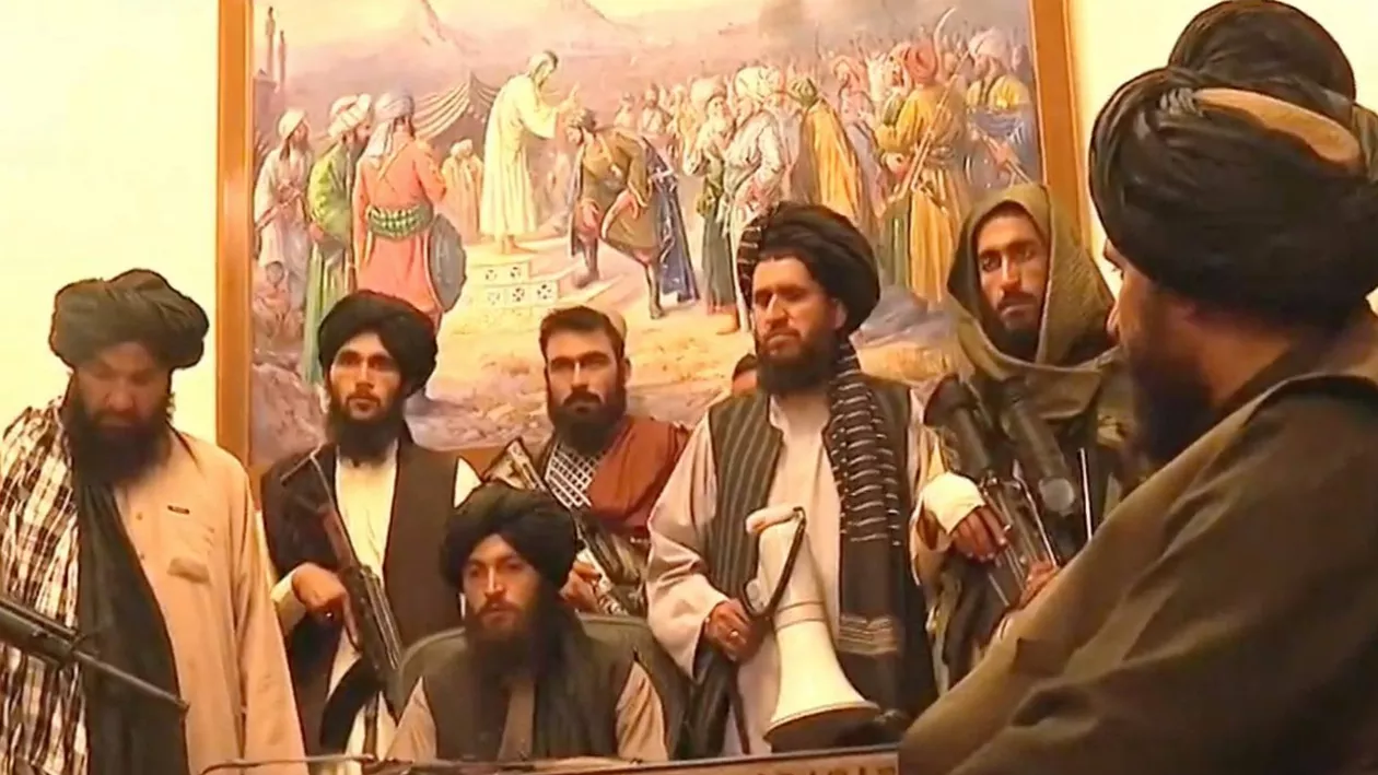 Forţele talibane au preluat controlul asupra palatului prezidențial din Kabul. Ar urma să declare Emiratul Islamic al Afganistanului