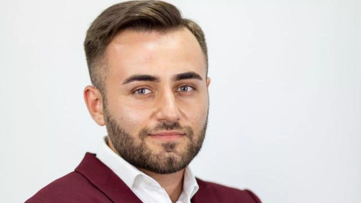 Cezar Baciu, „trădătorul din USR” care a schimbat tabăra și a ajuns viceprimarul Iașiului a picat bacul în 2013. Mai târziu, Baciu a ajuns vânzător de șosete