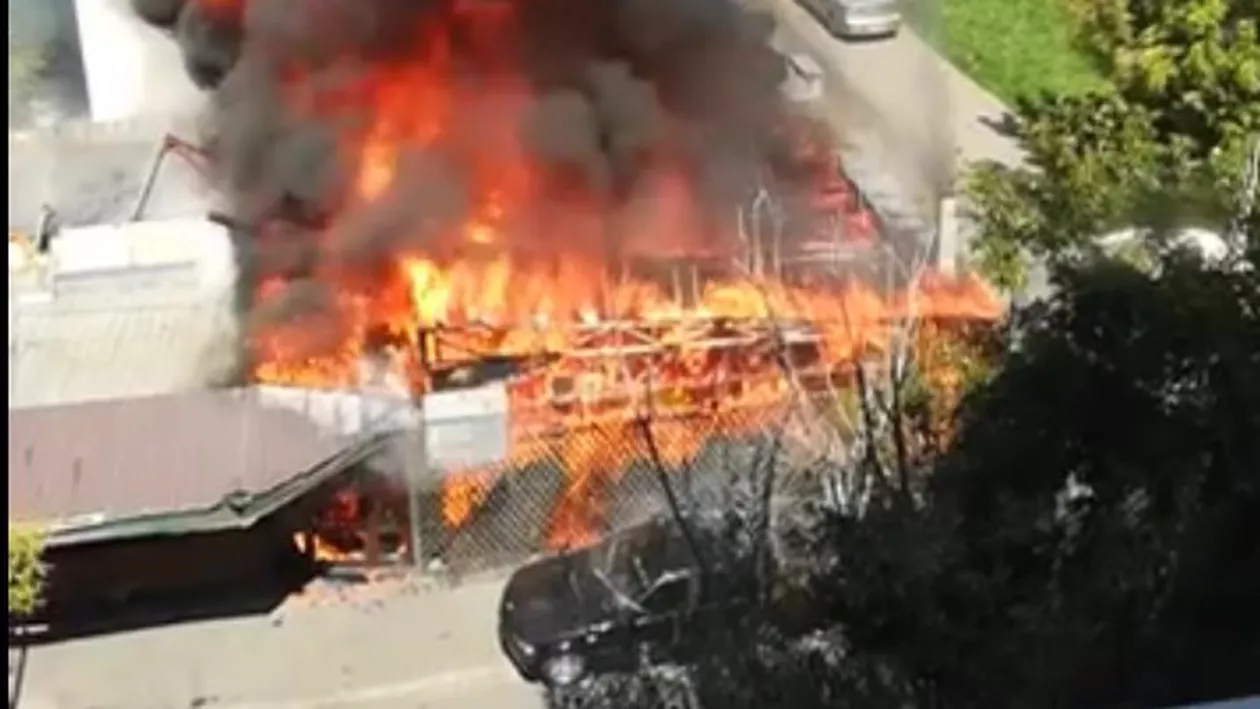 Incendiu la un restaurant din București, în apropiere de stația de metrou Dristor (VIDEO)