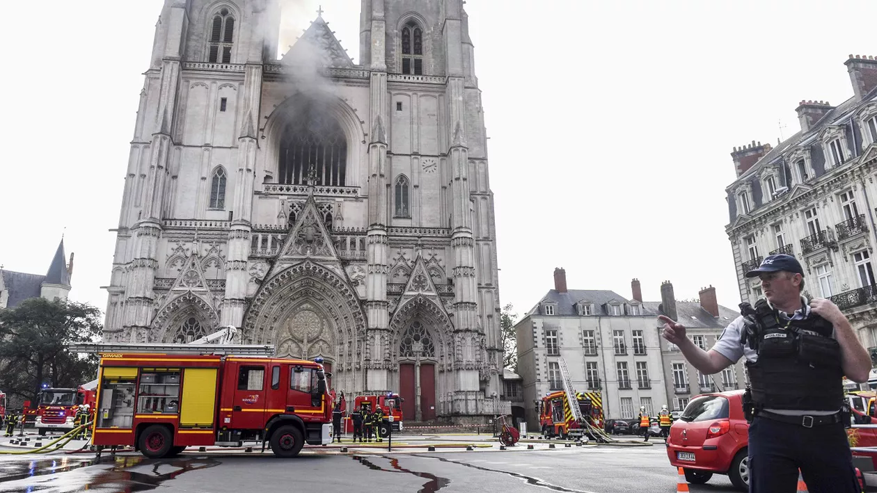 Un preot catolic din Franța ar fi fost ucis de refugiatul ruandez care a incendiat catedrala din Nantes în iulie 2020. Suspectul fusese eliberat sub control judiciar și locuia în casa victimei