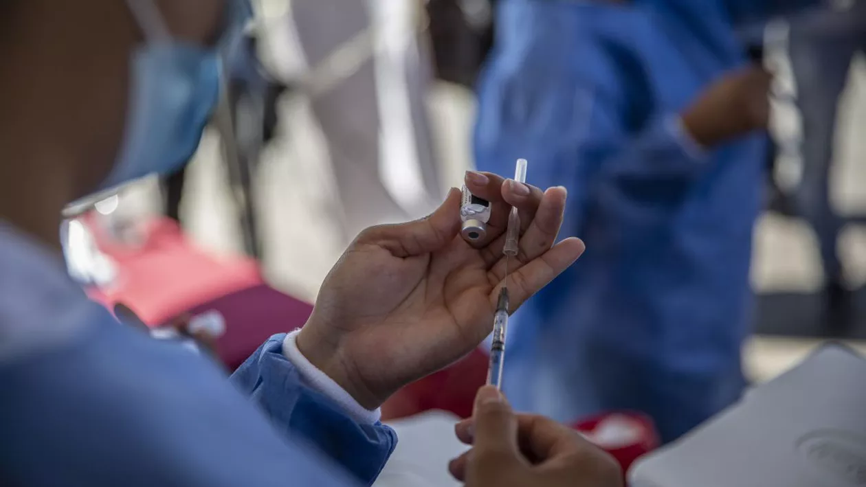 Cum se vor acorda voucherele pentru persoanele vaccinate anti-COVID cu schemă completă