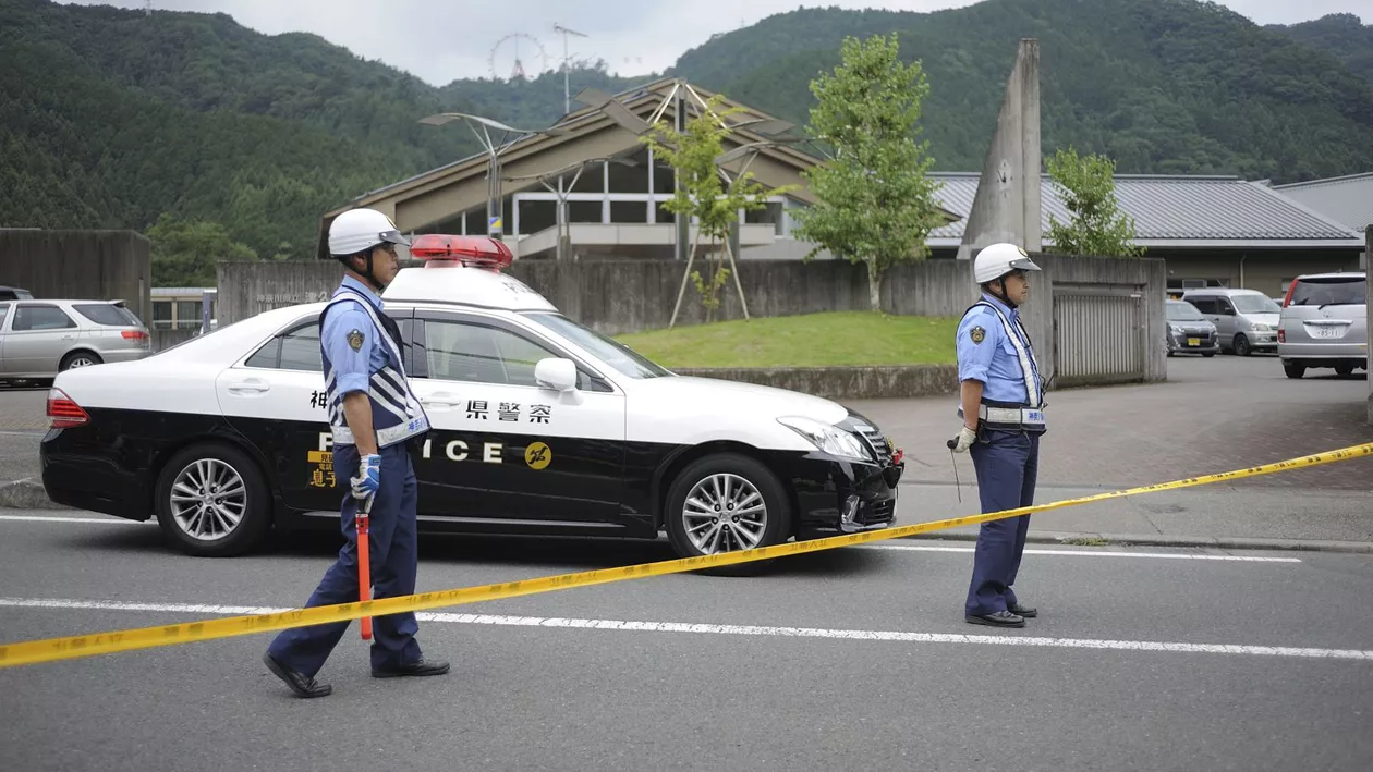 Japonia: Bărbatul care a înjunghiat zece oameni într-un tren din Tokyo le-a spus anchetatorilor că vrea „de şase ani să omoare femei care par fericite”