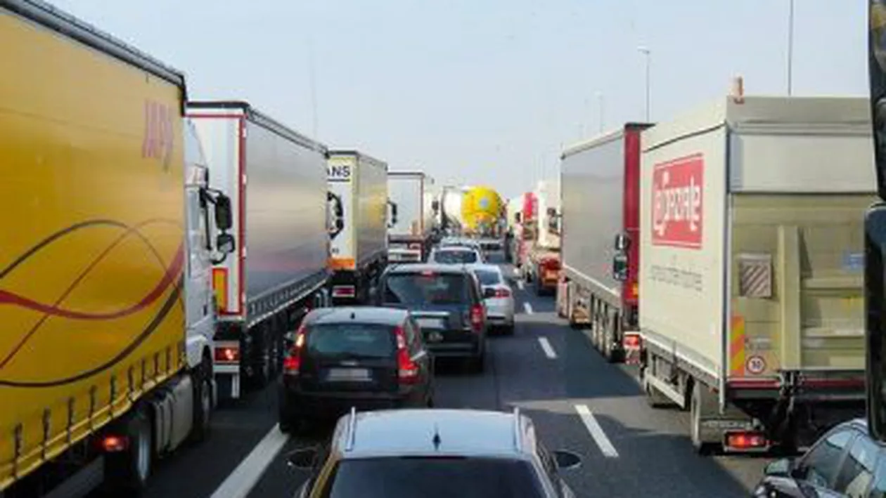 Două accidente în lanț au avut loc pe Autostrada Soarelui, sensul către Capitală. O persoană a solicitat îngrijiri medicale