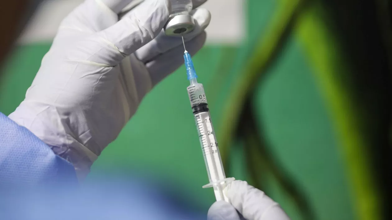 CNCAV: Peste 11.400 de persoane vaccinate anti-COVID-19 cu prima doză, în ultima zi
