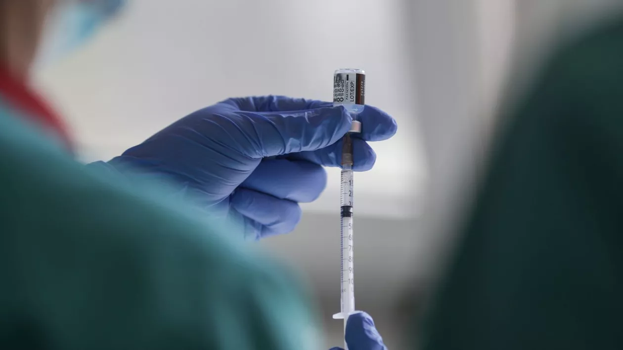 Doar 13.444 de persoane au fost vaccinate anti-COVID în ultima zi. Datele complete ale campaniei de imunizare