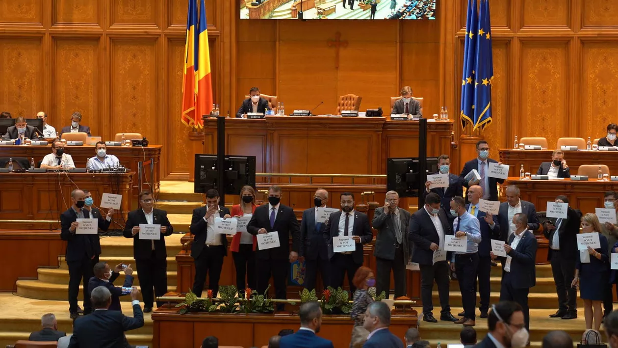 Ședința Camerei Deputaților, întreruptă de un protest al parlamentarilor AUR