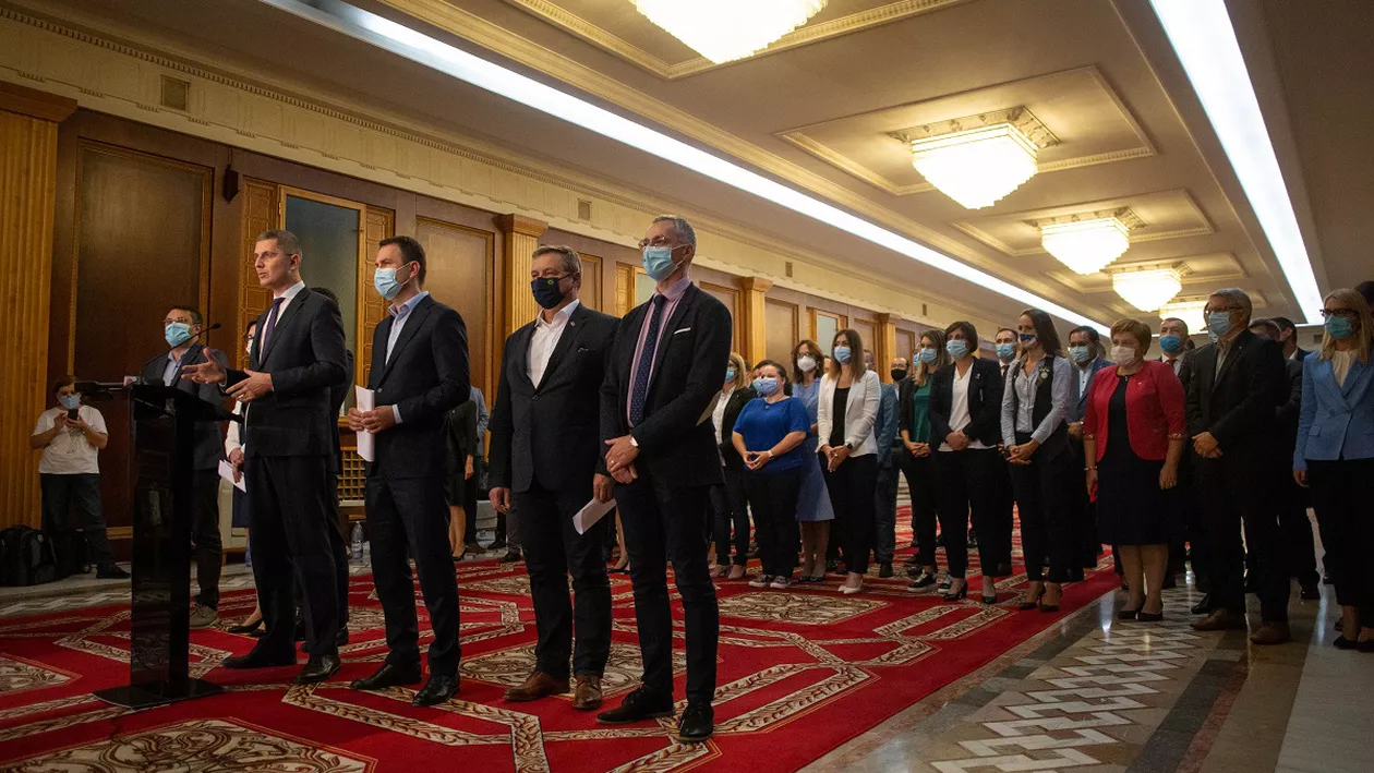 Surse: USR PLUS încearcă să convoace un plen pentru moțiune chiar marți (VIDEO)