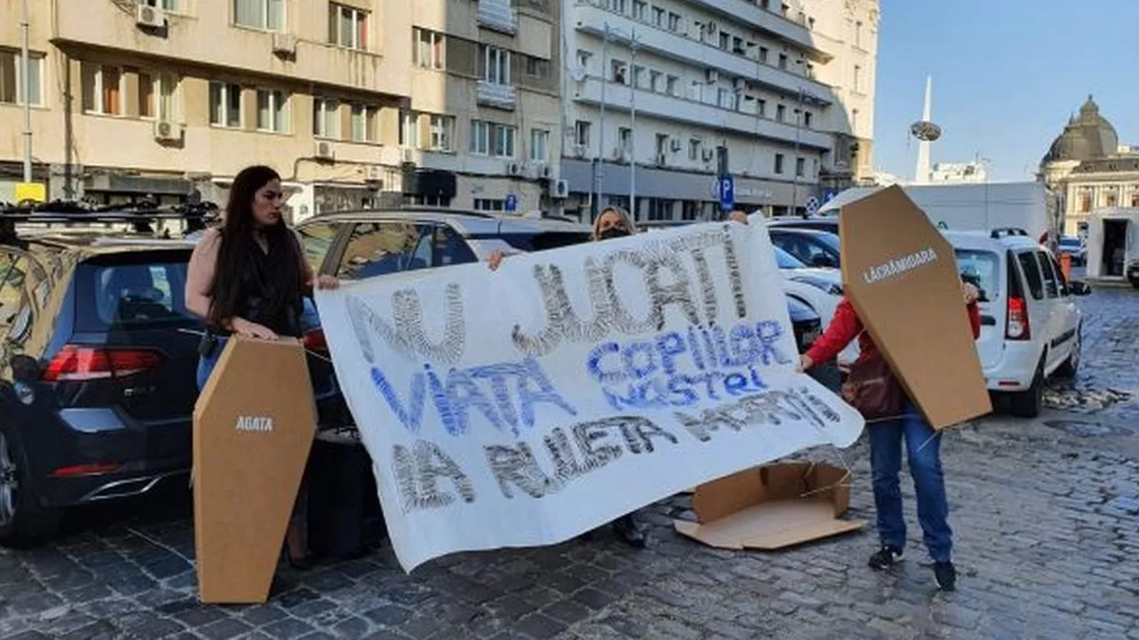 Protest la Ministerul Sănătății. Părinții, nemulțumiți de menținerea școlilor deschise și la incidența de peste 6