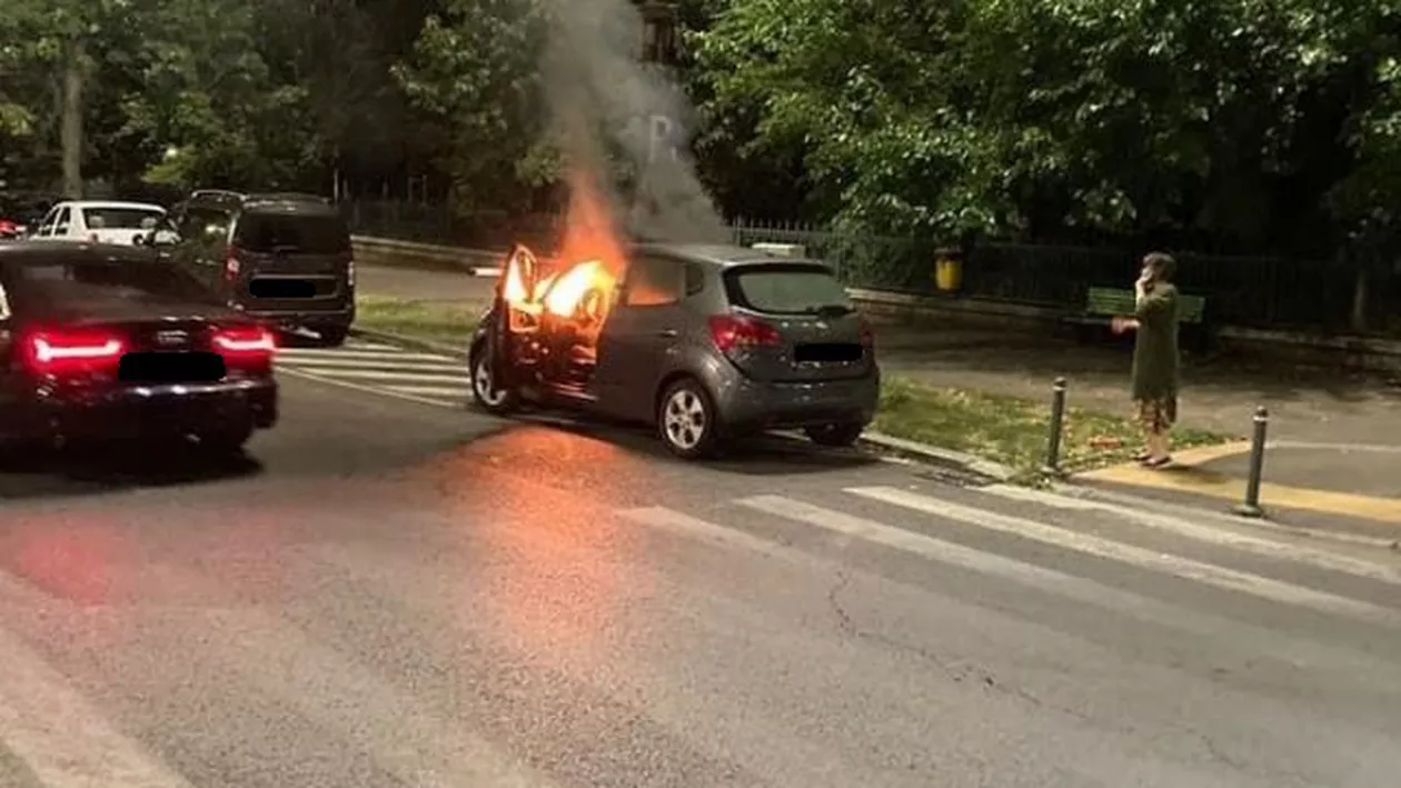 Un autoturism a luat foc în Capitală. Nu au fost raportate victime