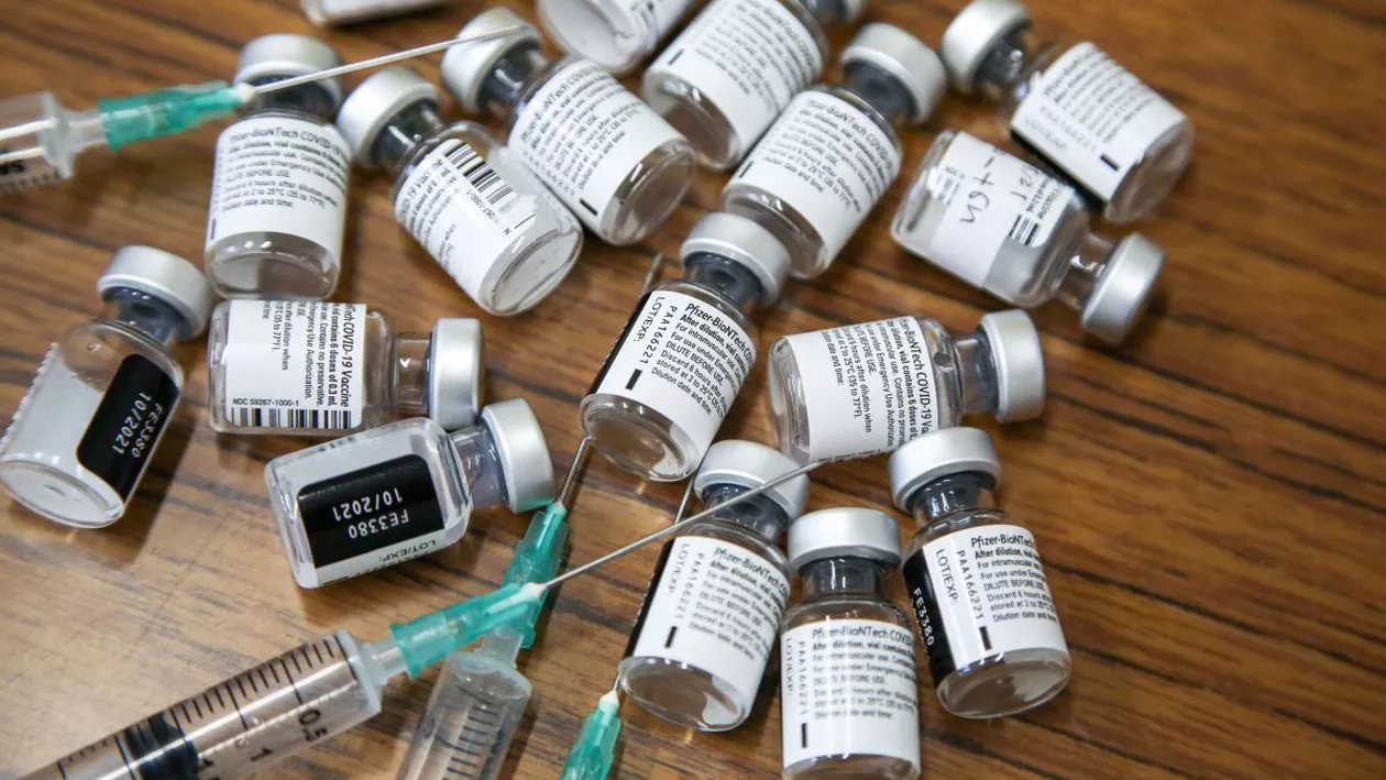 Peste 10.000 de persoane au fost vaccinate în ultimele 24 de ore. 65 de reacții adverse, în curs de investigare