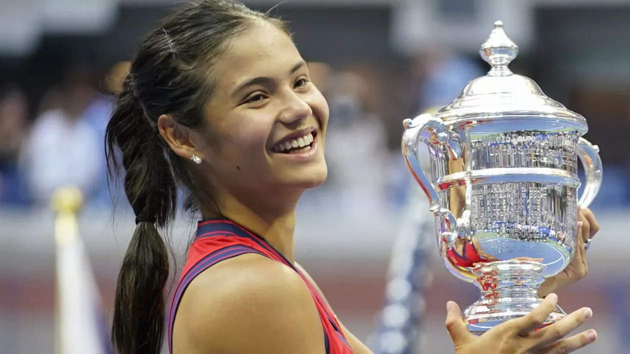 Emma Răducanu, apariţie sexy la cel mai important eveniment de modă, la două zile după ce a câştigat US Open 2021 (FOTO)