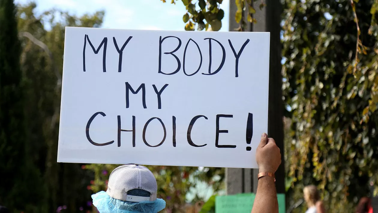 Peste 30.000 de femei din Polonia au recurs la metode de avort ilegale, de anul trecut