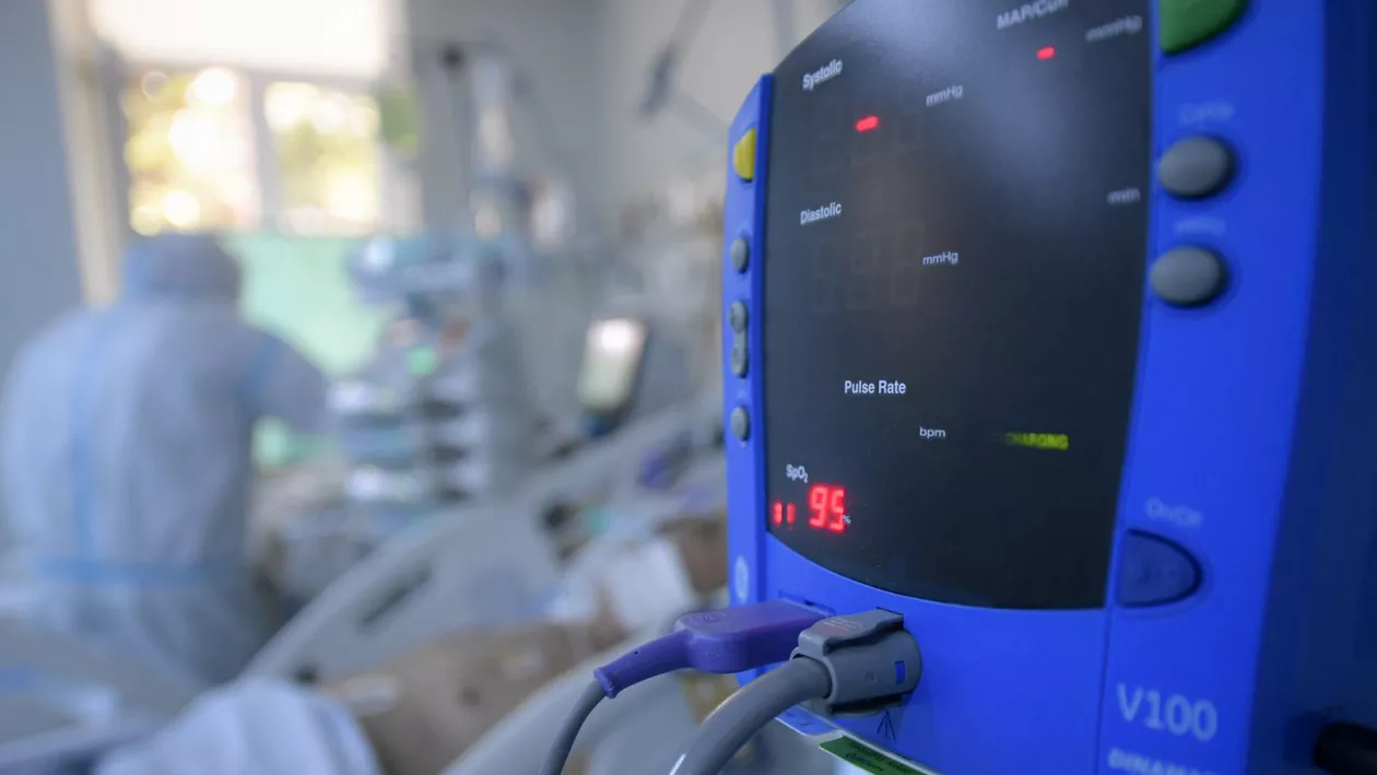 Mama celebrului medic antivaccinist, Răzvan Constantinescu, a murit. Era infectată cu COVID-19