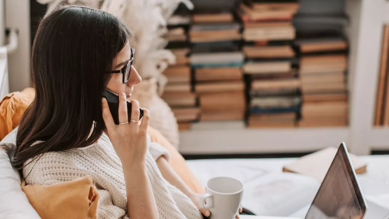 Greșeala pe care toată lumea o face înainte de culcare. Telefonul mobil este principalul responsabil de acest lucru