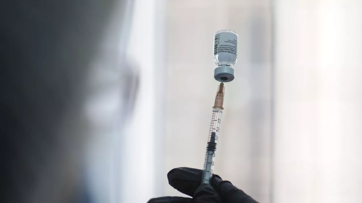 Campania de vaccinare anti-COVID-19, în picaj. Ultimele date