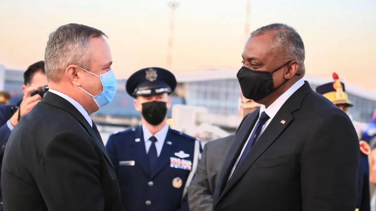 Șeful Pentagonului, Lloyd J. Austin III, a sosit în România. Oficialul american, întâmpinat de ministrul Apărării, Nicolae Ciucă