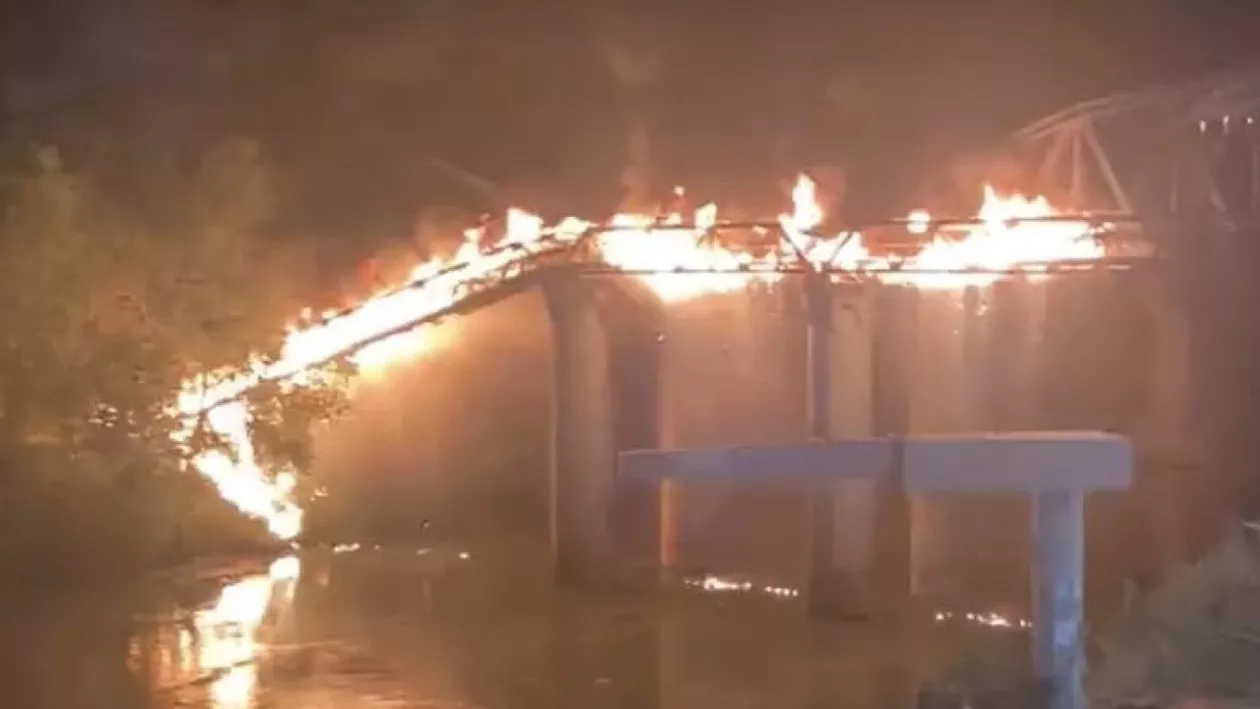 Italia: Ponte dell'Industria s-a prăbușit parțial, în urma unui incendiu violent (VIDEO)